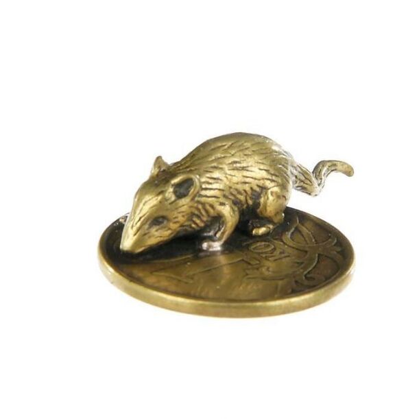 Mäuse-Charm-Geldbörse mit einer Münze für viel Glück in Geldangelegenheiten. 
